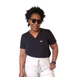 FIGS Top Bundle 2 Catarina Technical Collection Short Sleeve Scrub Pullover